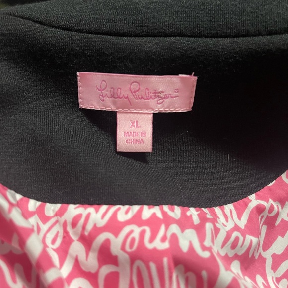 Lilly Pulitzer Leighton black blazer in XL.  Lilly Pulitzer pink logo inside. - Picture 4 of 12